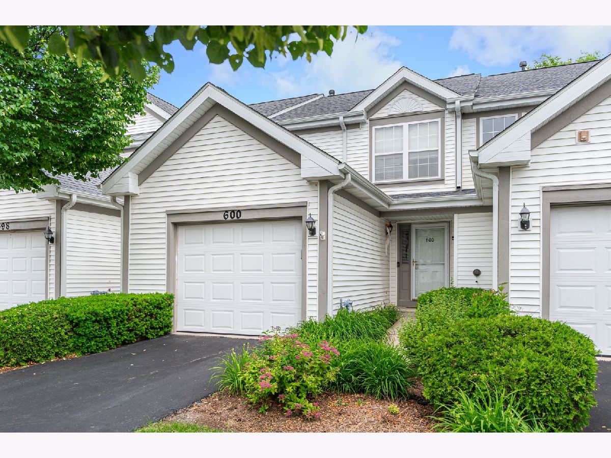 Townhomes Sold Insignia Ridge Mundelein Illinois, 600 Jennifer