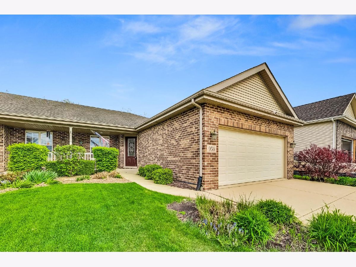 Homes & Condos & Townhomes Sold Meadowbrook Elwood Illinois, 956 Arrowhead