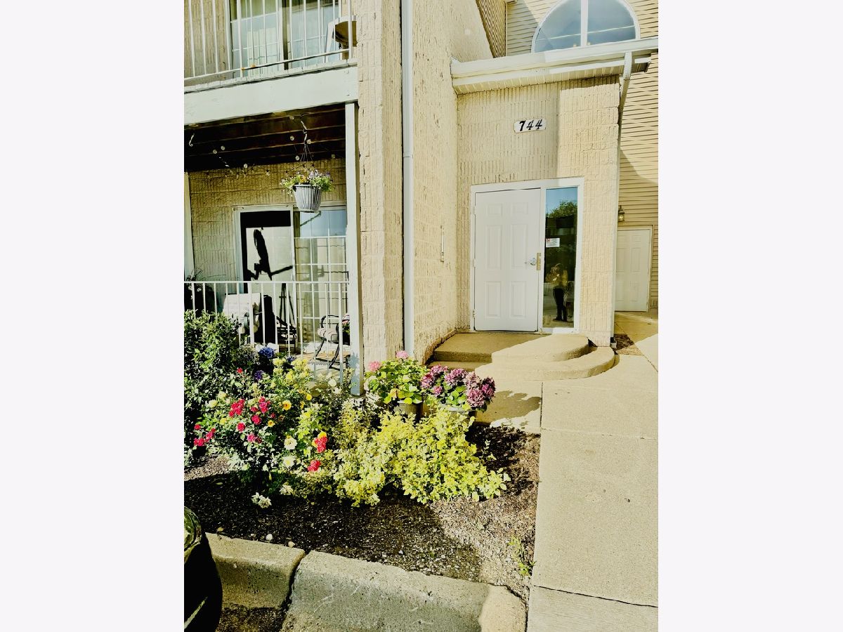 Condominiums Sold Legends Carol Stream Illinois, 744 Gary