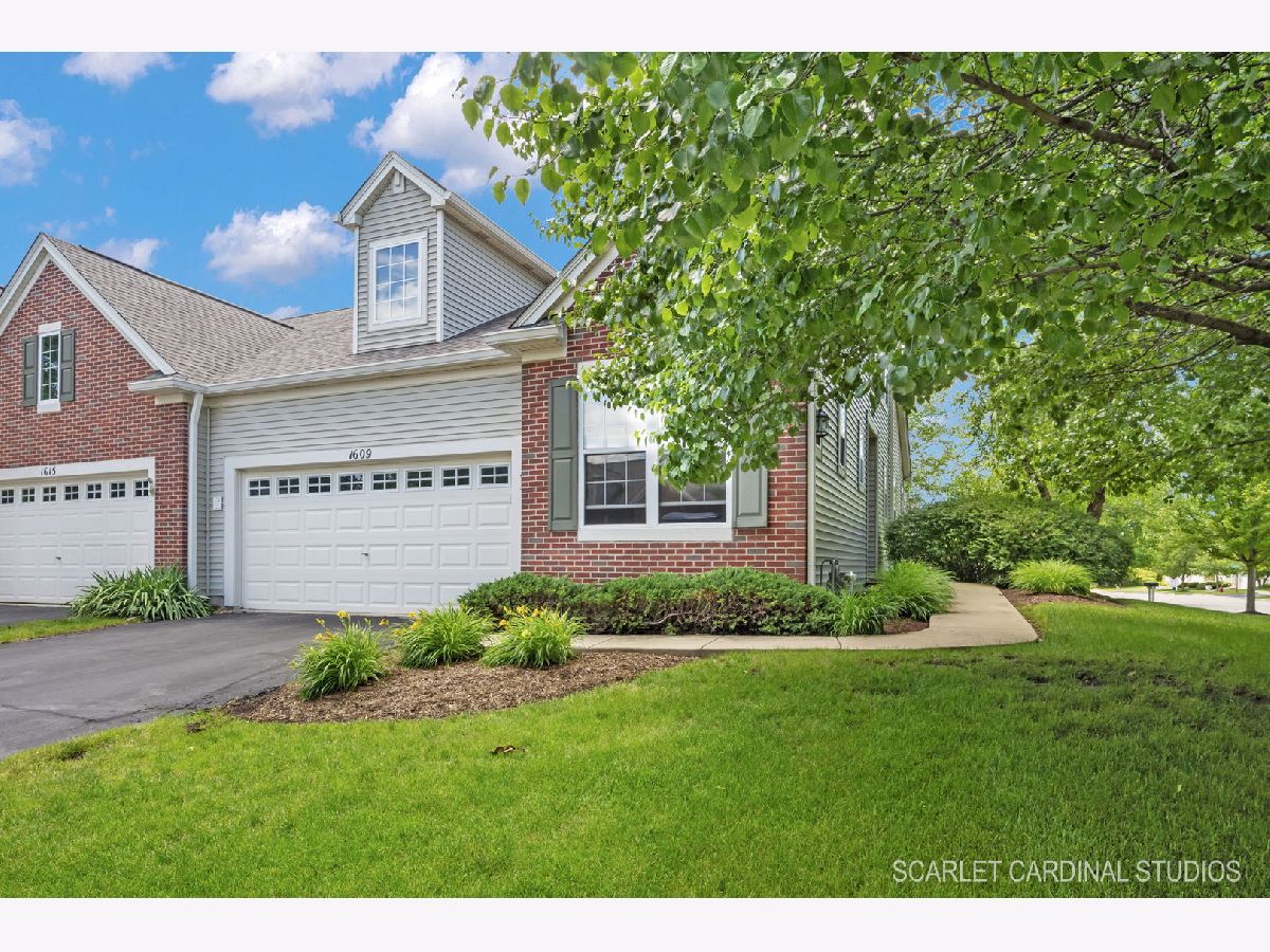 Townhomes Sold Chatham Grove Aurora Illinois, 1609 Captiva