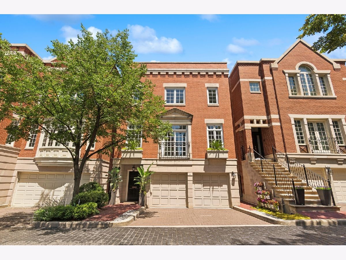 Townhomes & Condos & Homes Sold Embassy Club Chicago Illinois, 2617 Greenview