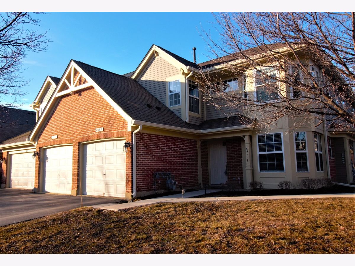 Townhomes & Condos & Homes Sold Essex Village Crystal Lake Illinois, 1677 Pearl