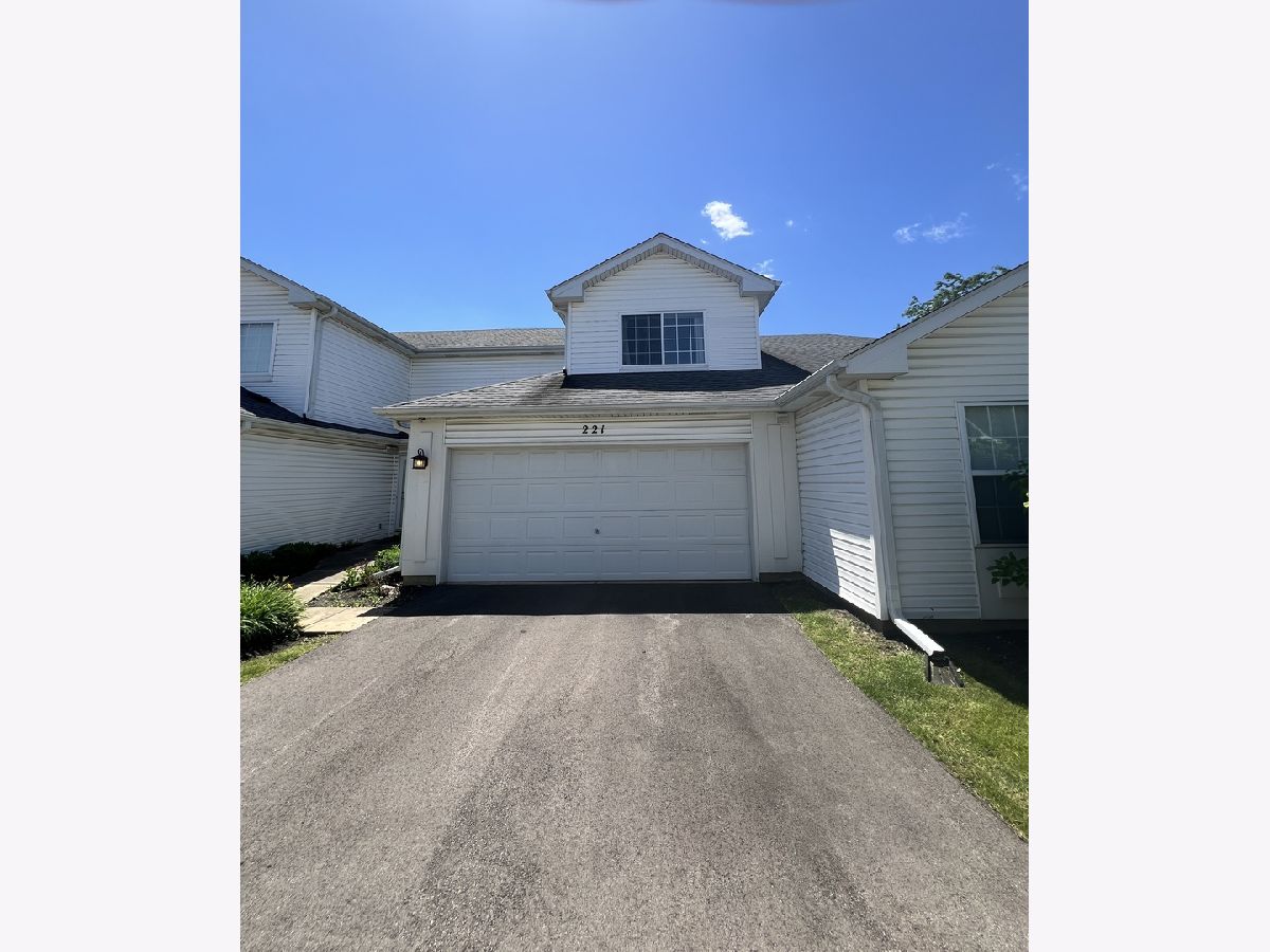 Townhomes & Homes Sold Waterford Oaks North Aurora Illinois, 221 Kathryn