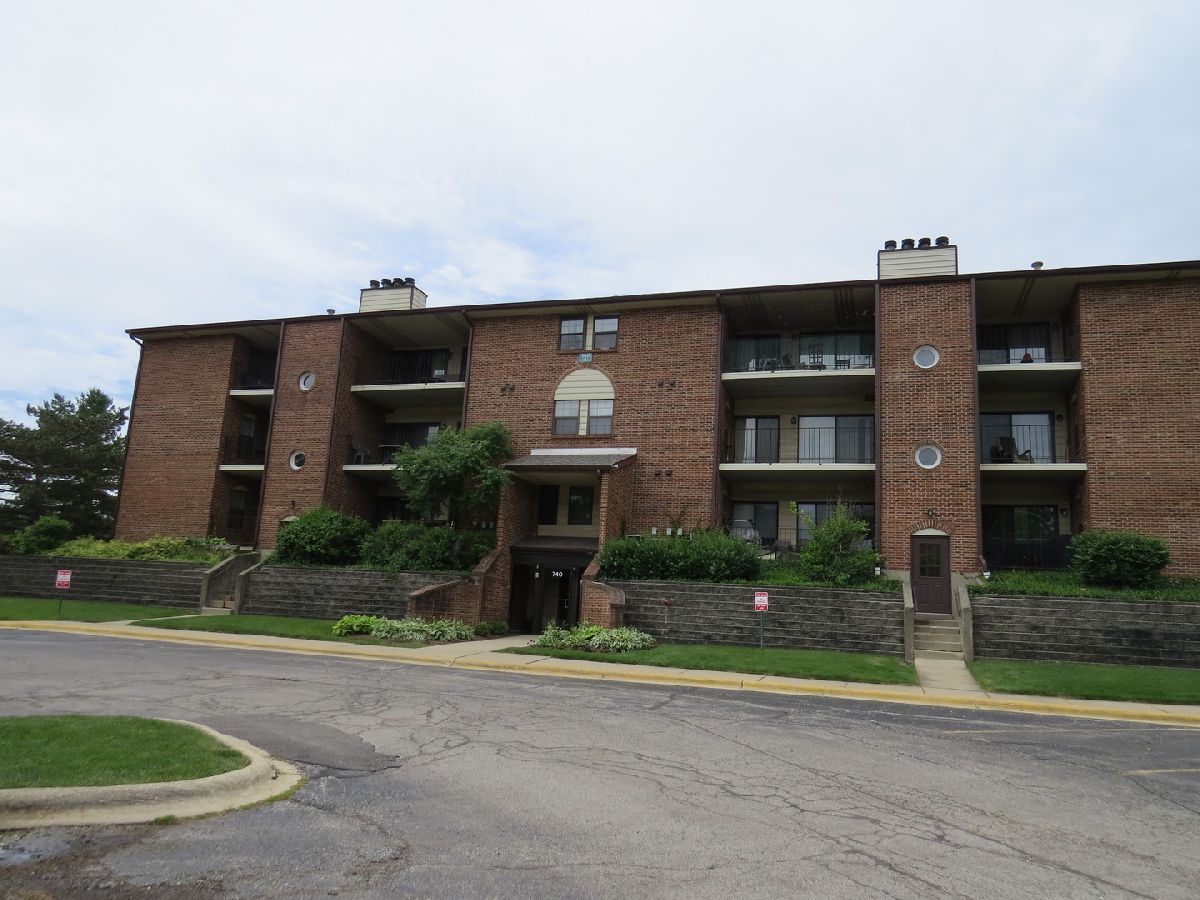 Condominiums Sold Chatham Buffalo Grove Illinois, 740 Weidner