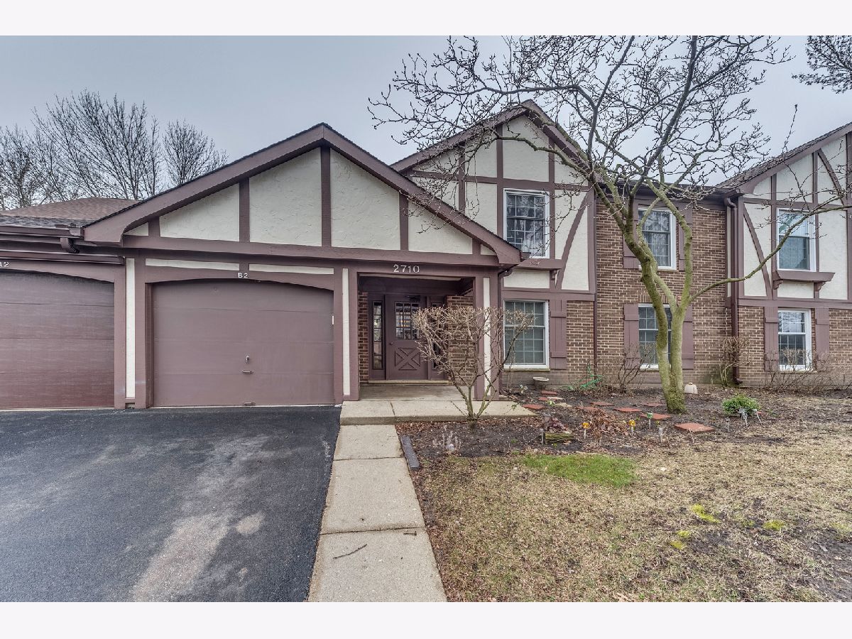 Condominiums & Homes Sold Willow Bend Rolling Meadows Illinois, 2710 Northampton