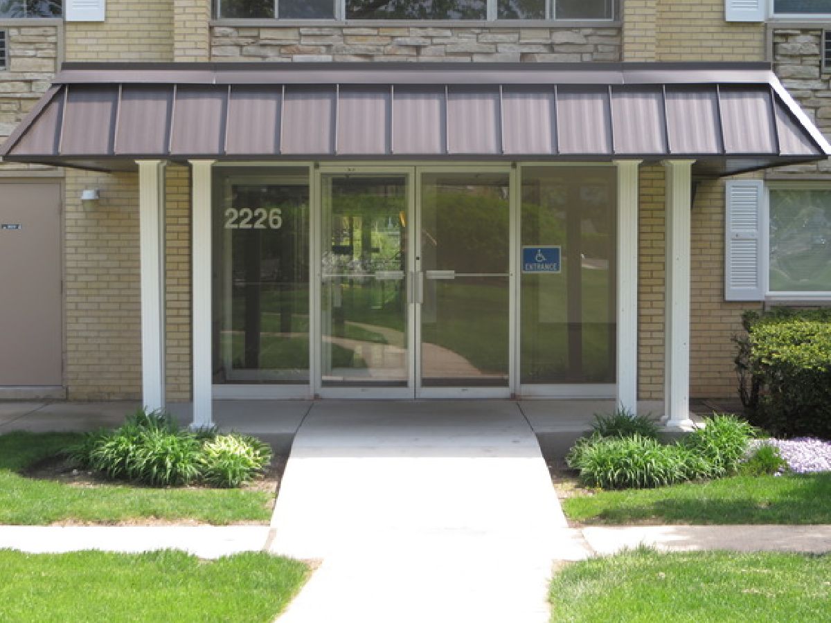Condominiums & Homes Rented Evergreen Court Arlington Heights Illinois, 2226 Goebbert