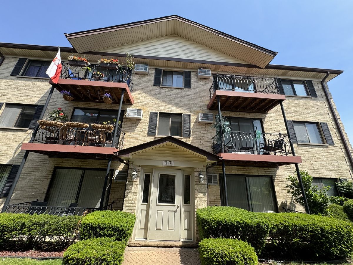 Condominiums Sold Forest Villa Chicago Illinois, 5159 East River