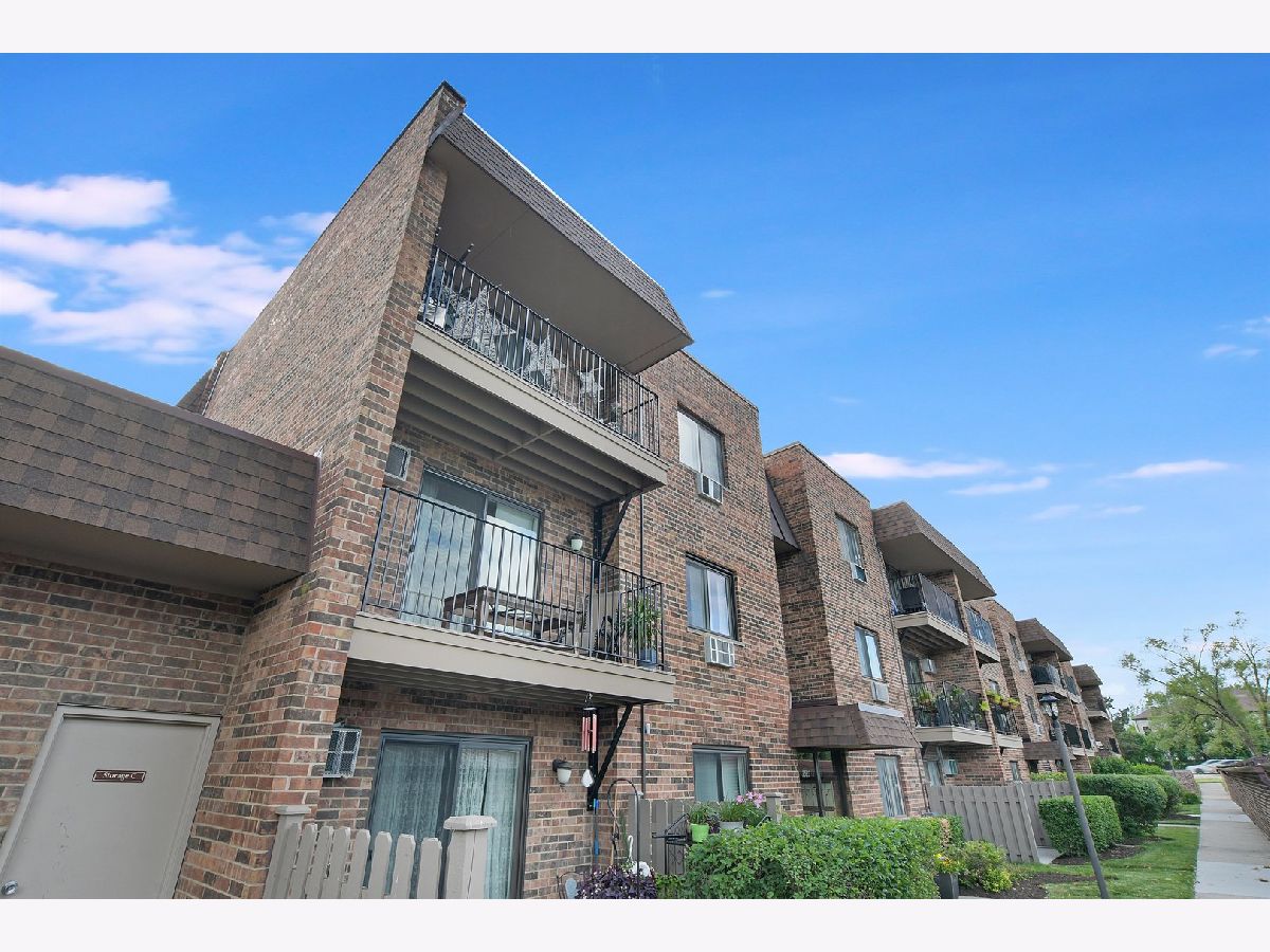 Condominiums & Homes Sold Glenview Courts Glenview Illinois, 3523 Central