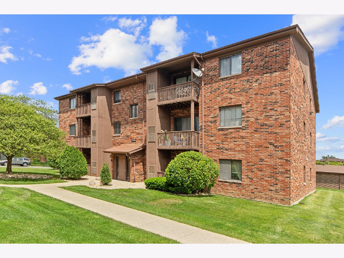 Condominiums Sold Shibui Oak Forest Illinois, 15709 Peggy