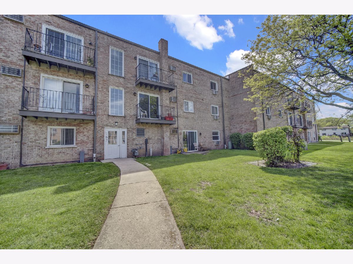Condominiums Sold Carolshire Carol Stream Illinois, 167 Elk