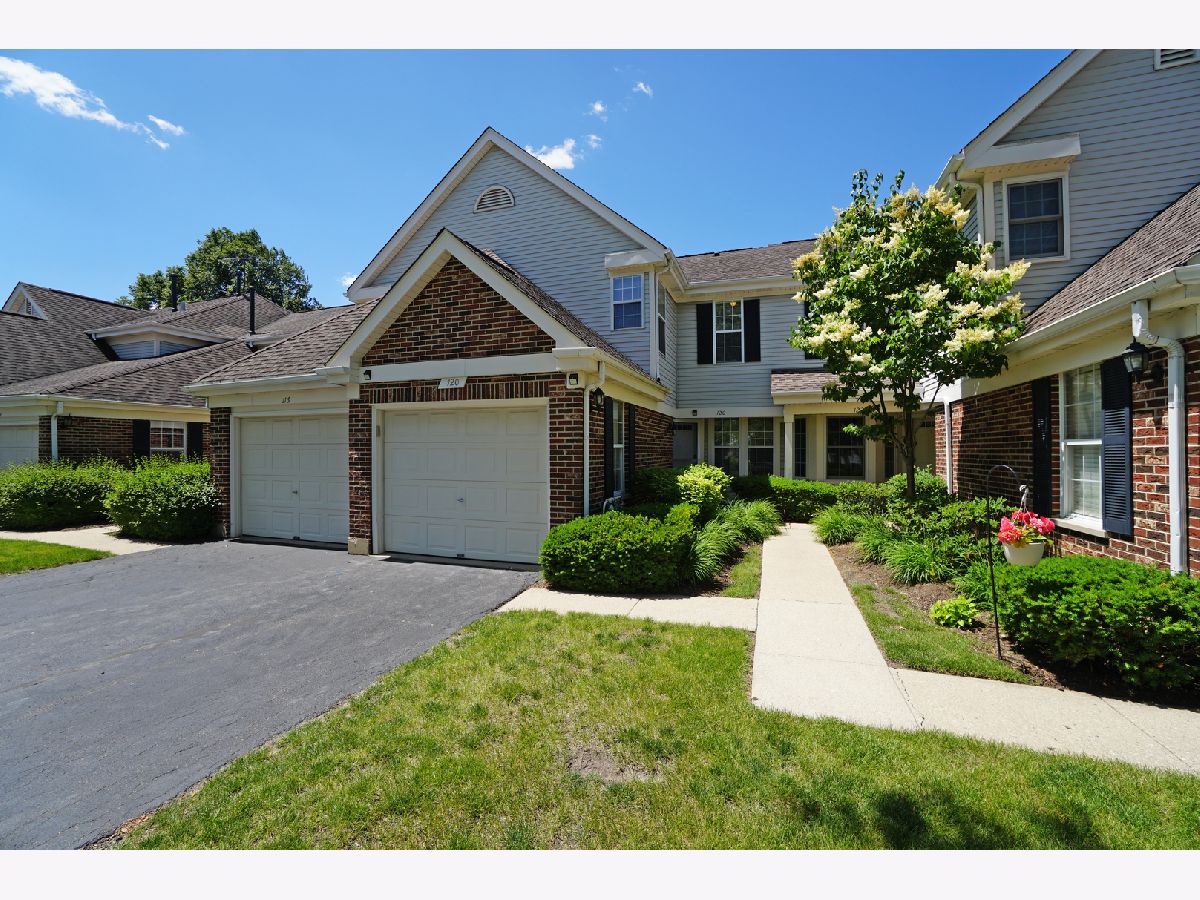 Homes & Townhomes & Condos Rented Old Farm Village Buffalo Grove Illinois, 120 Fabish