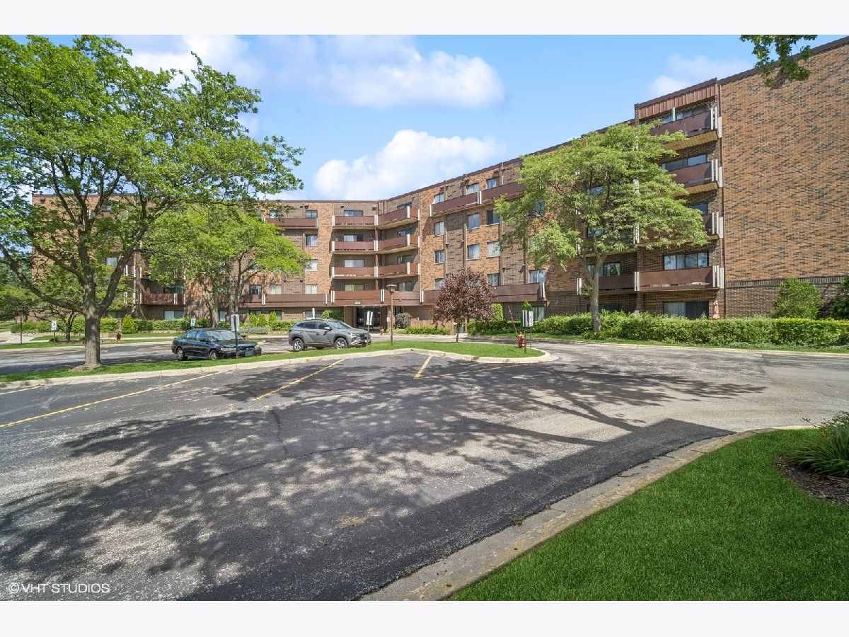 Condominiums Sold Village On The Lake Elk Grove Village Illinois, 850 Wellington