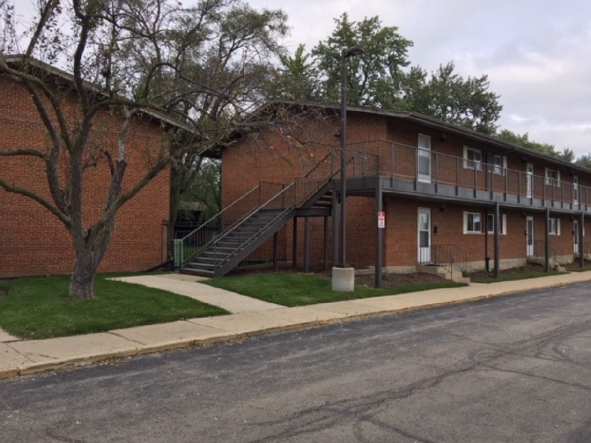 Condominiums Rented Dover Park Mount Prospect Illinois, 1900 Knightsbridge