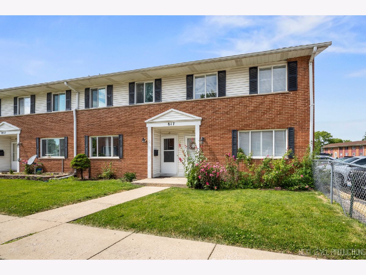 Townhomes & Condos Sold Randall West Aurora Illinois, 817 Randall