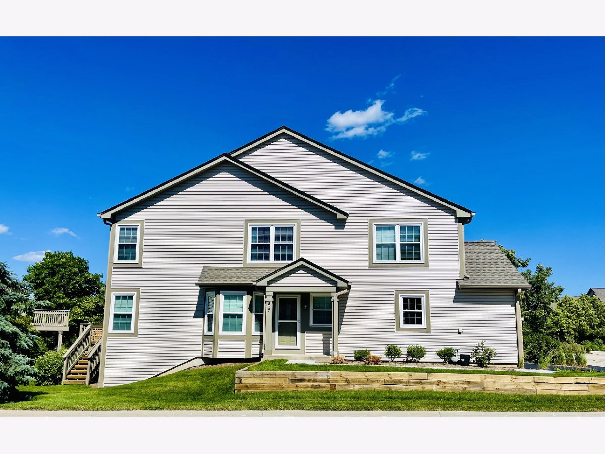 Homes & Townhomes & Condos Rented Country Place Lindenhurst Illinois, 517 Willow