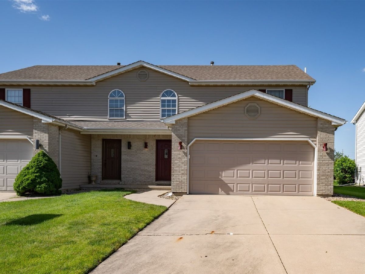 Condos & Townhomes & Homes Sold Midlands Bloomington Illinois, 2722 Gill