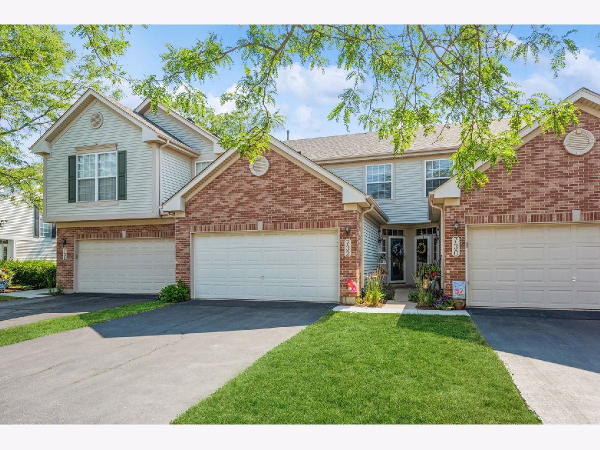 Townhomes Sold Stuarts Crossing St Charles Illinois, 732 Stuarts