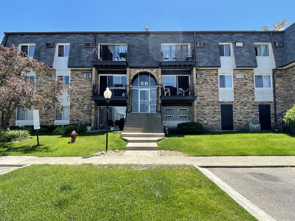 Condominiums Sold Windhaven Palatine Illinois, 8B Dundee Quarter