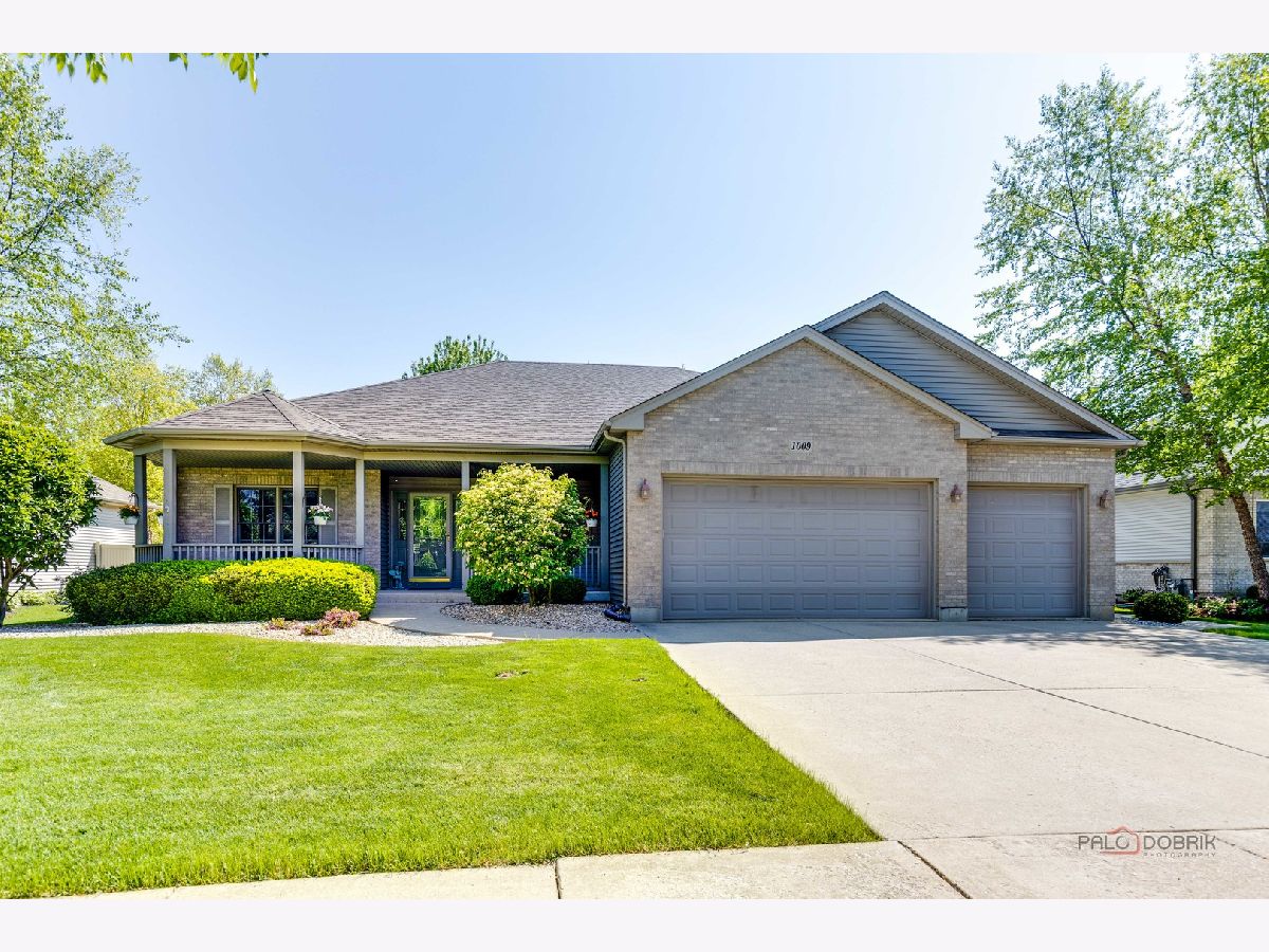 Homes & Condos & Townhomes Sold Hampshire Meadows Hampshire Illinois, 1009 Peregrine