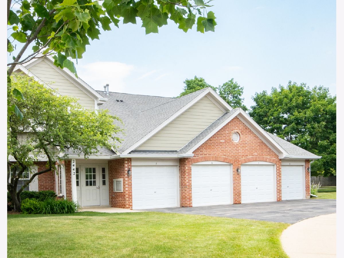 Condos & Townhomes Sold Heatherwood Estates Schaumburg Illinois, 2442 Raleigh