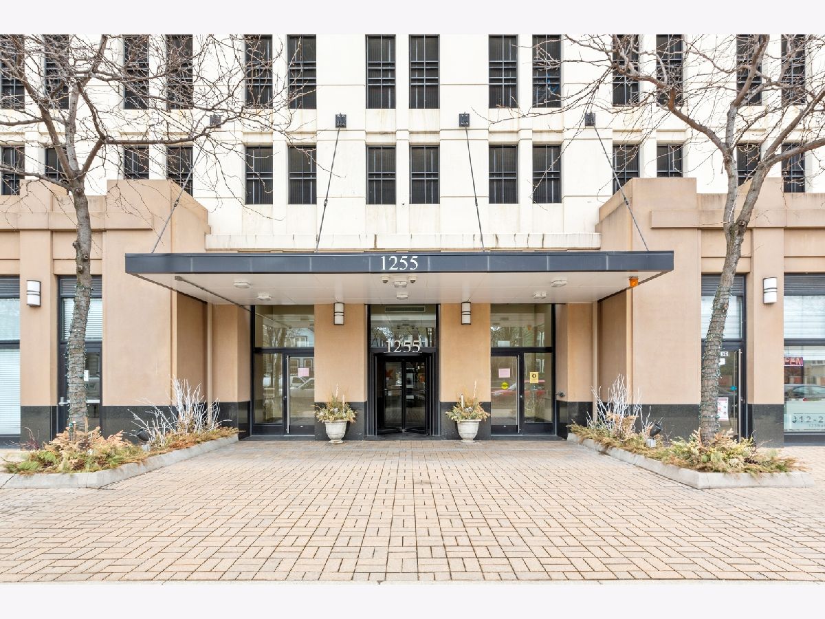 Condominiums Rented Vision On State Chicago Illinois, 1255 State
