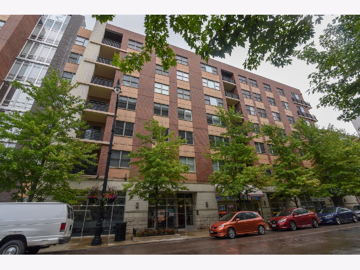 Condominiums Rented The Larrabee Chicago Illinois, 873 Larrabee