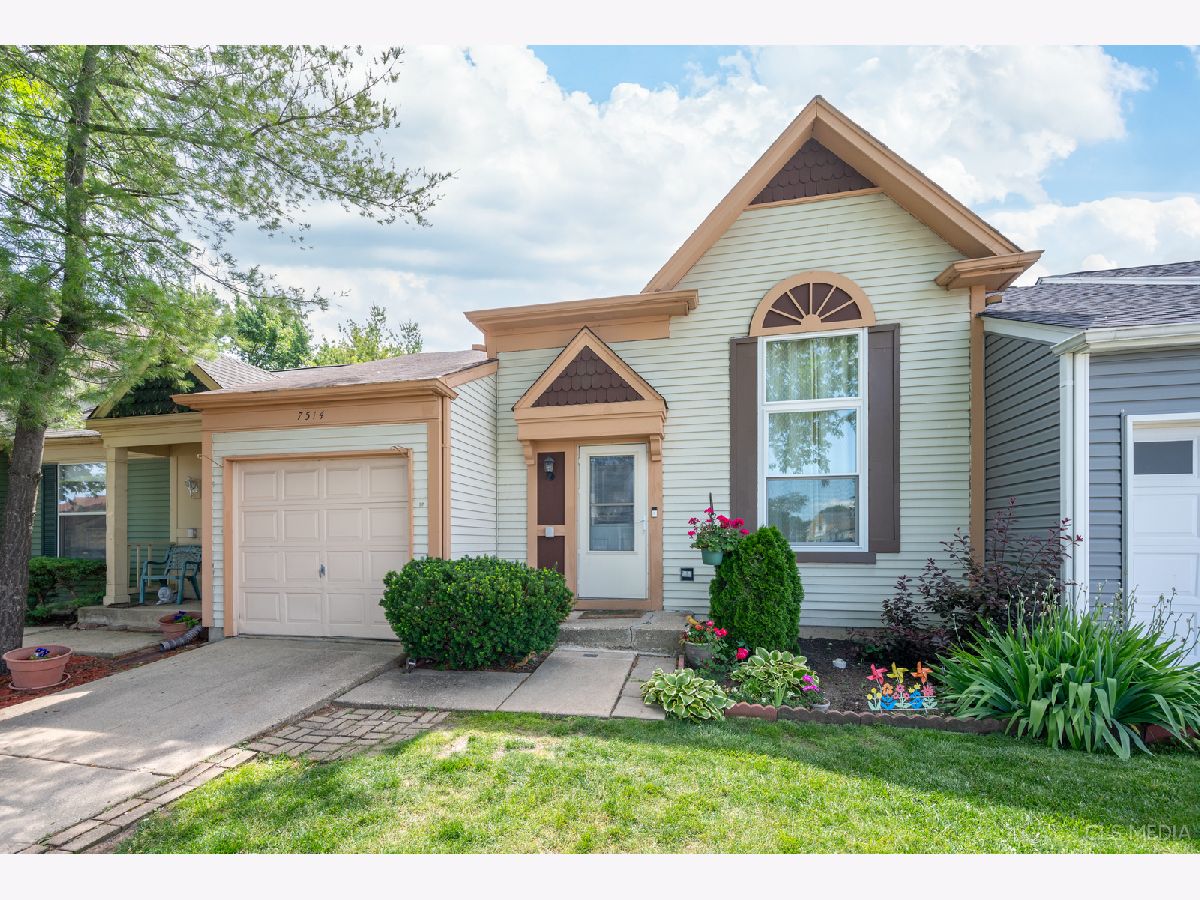 Townhomes Sold Hartford Square Hanover Park Illinois, 7514 Washington