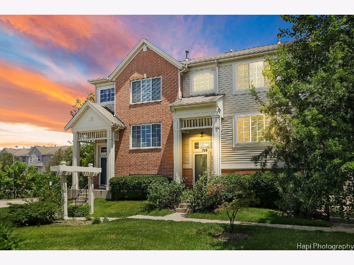 Townhomes Rented Concord Commons Des Plaines Illinois, 719 Hanbury