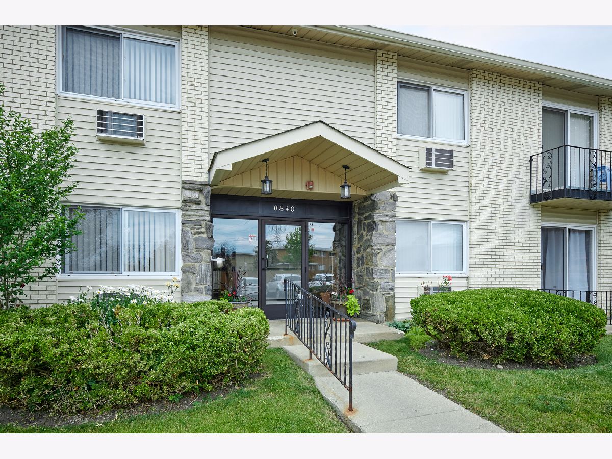 Condominiums Sold Courtland Square Des Plaines Illinois, 8840 Western