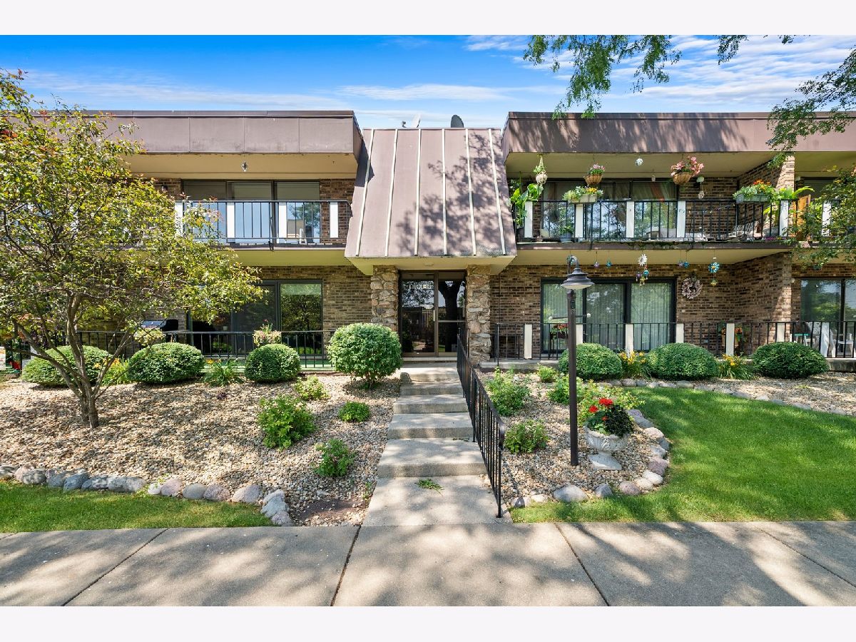 Condominiums Sold Lagoon In The Hills Palos Hills Illinois, 11114 Spathis