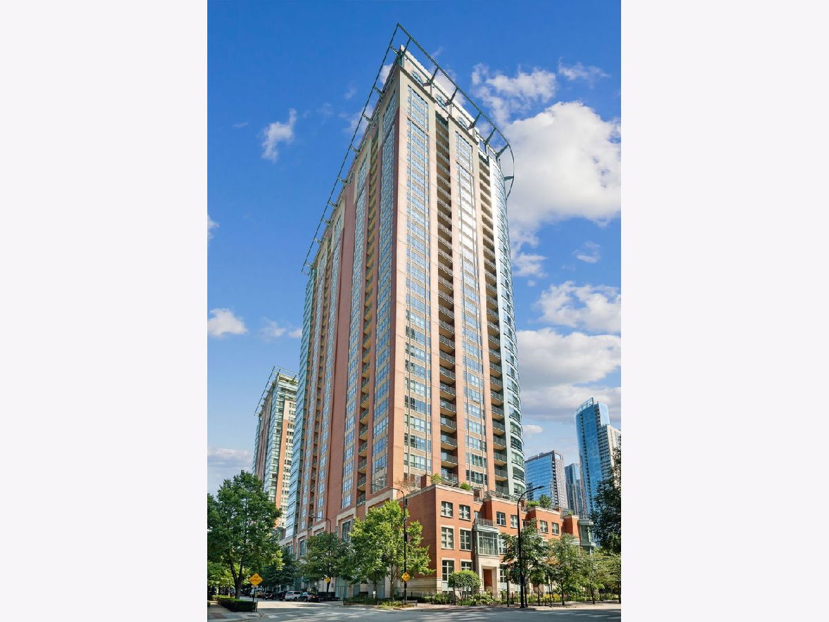 Condominiums Sold Riverview West Chicago Illinois, 415 North Water