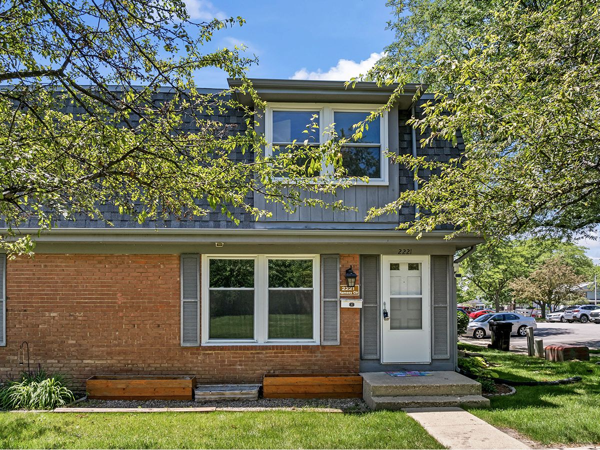 Townhomes & Condos Sold Sheffield Manor Schaumburg Illinois, 2221 Ramsey
