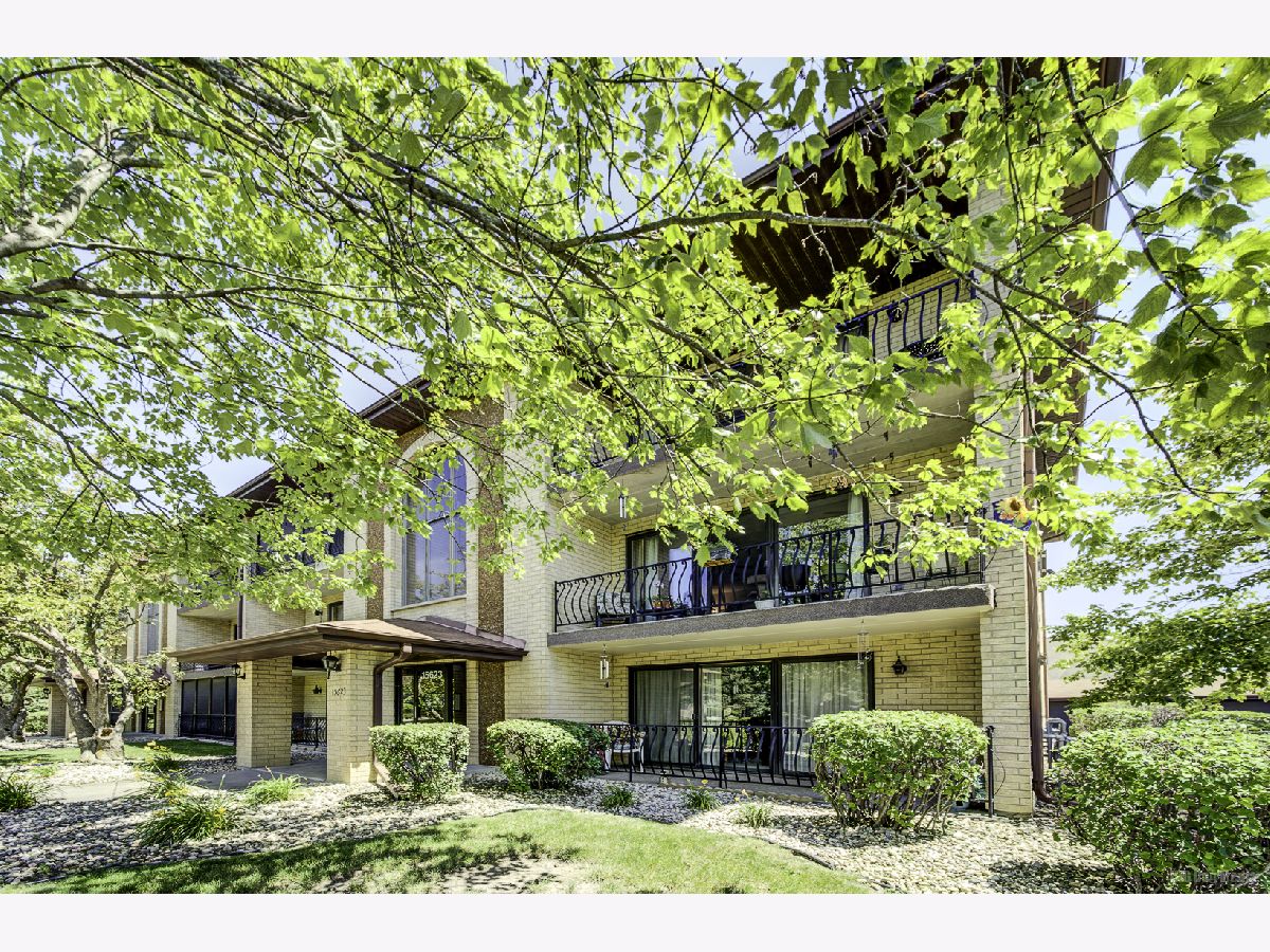 Condos & Townhomes & Homes Sold Clearview Orland Park Illinois, 15623 Gardenview