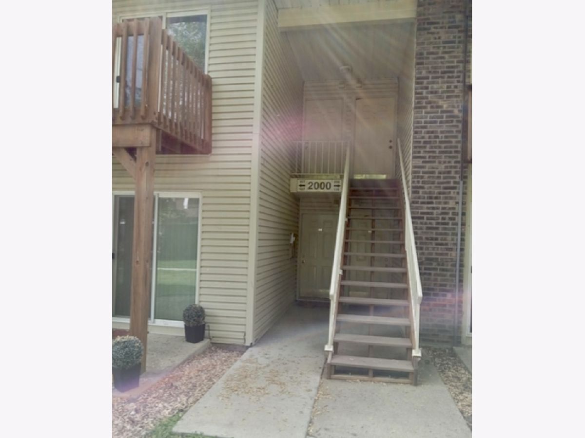 Condominiums Rented Deer Run Oswego Illinois, 2000 Light