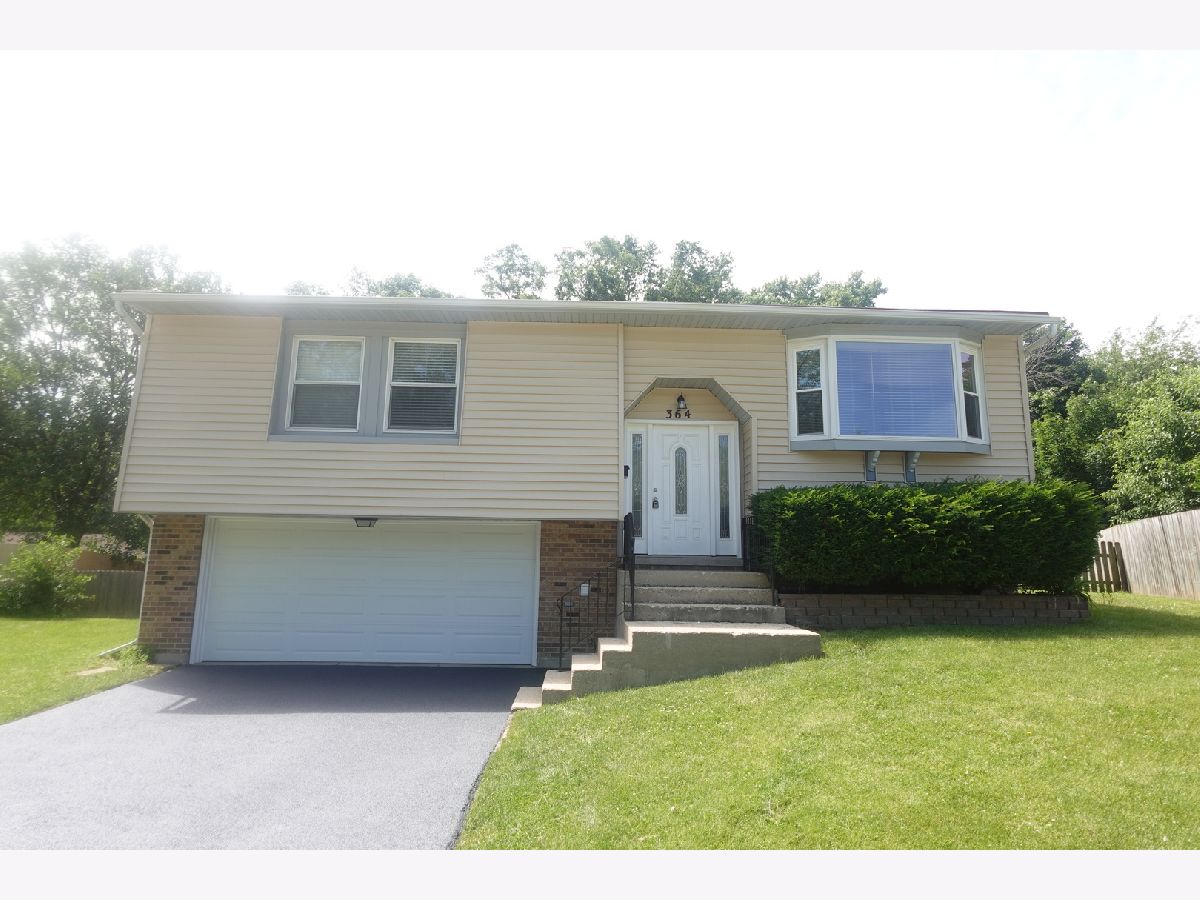 Homes & Condos & Townhomes Rented Parkwood Elgin Illinois, 364 Waverly