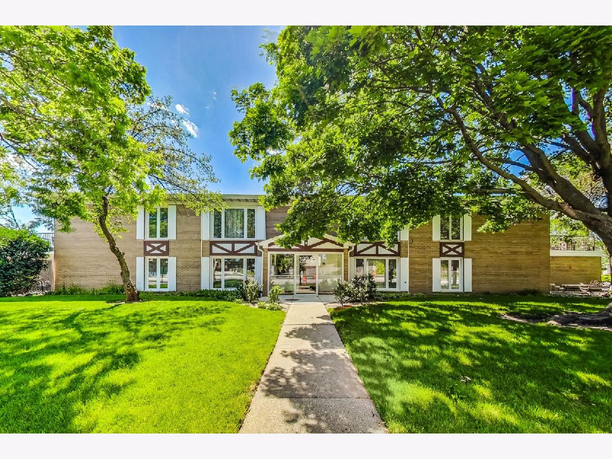 Townhomes & Condos & Homes Sold Surrey Park Arlington Heights Illinois, 1334 New Wilke