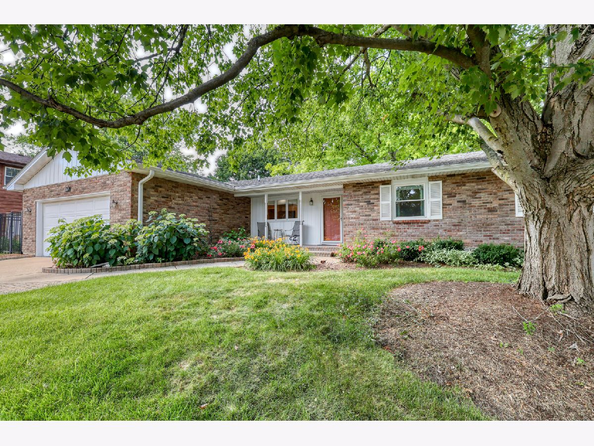 Homes & Condos & Townhomes Sold Country Knolls North Elgin Illinois, 167 Brookside