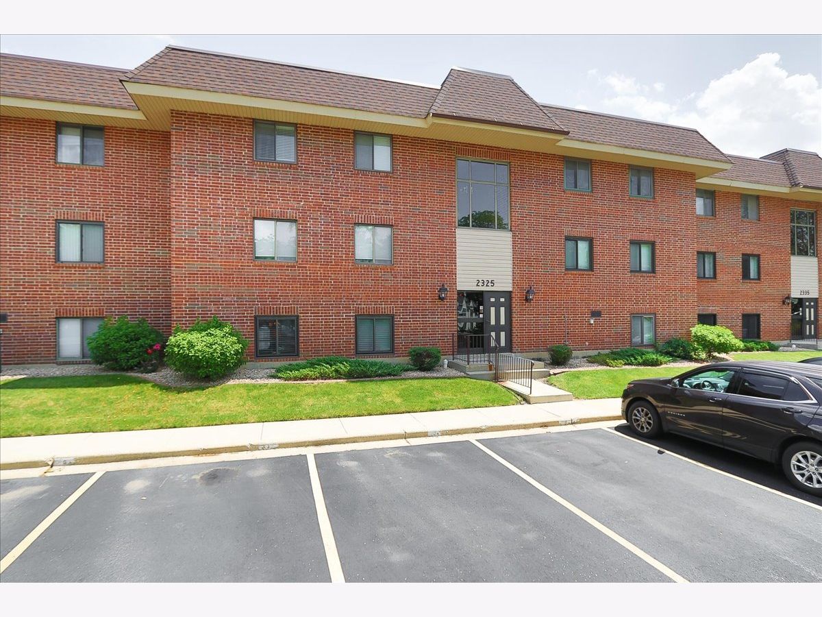 Condominiums Sold Highland Lakes Lombard Illinois, 2325 Main