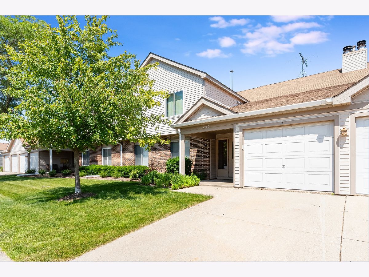 Condos & Townhomes Sold Park Lane Woodridge Illinois, 7060 Newport