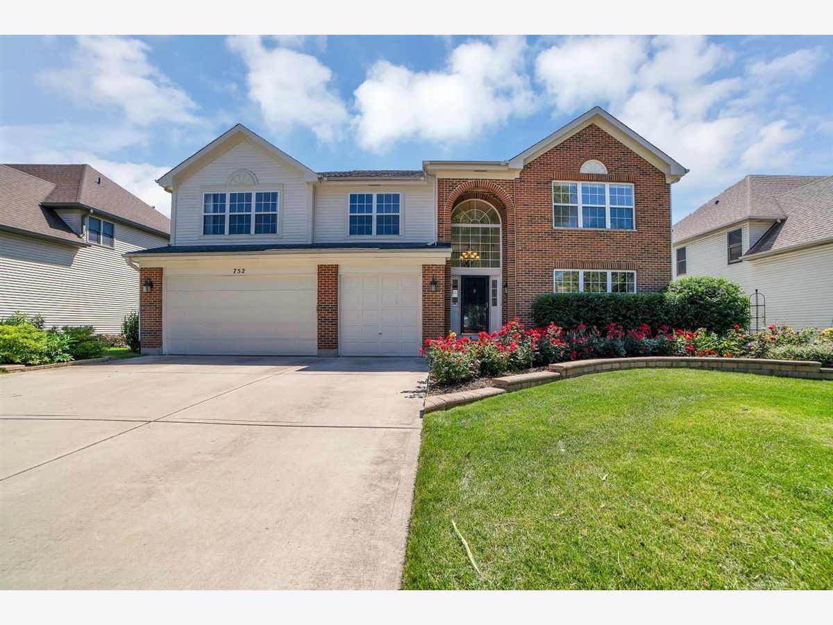 Homes Sold Century Farms Naperville Illinois, 752 Sigmund