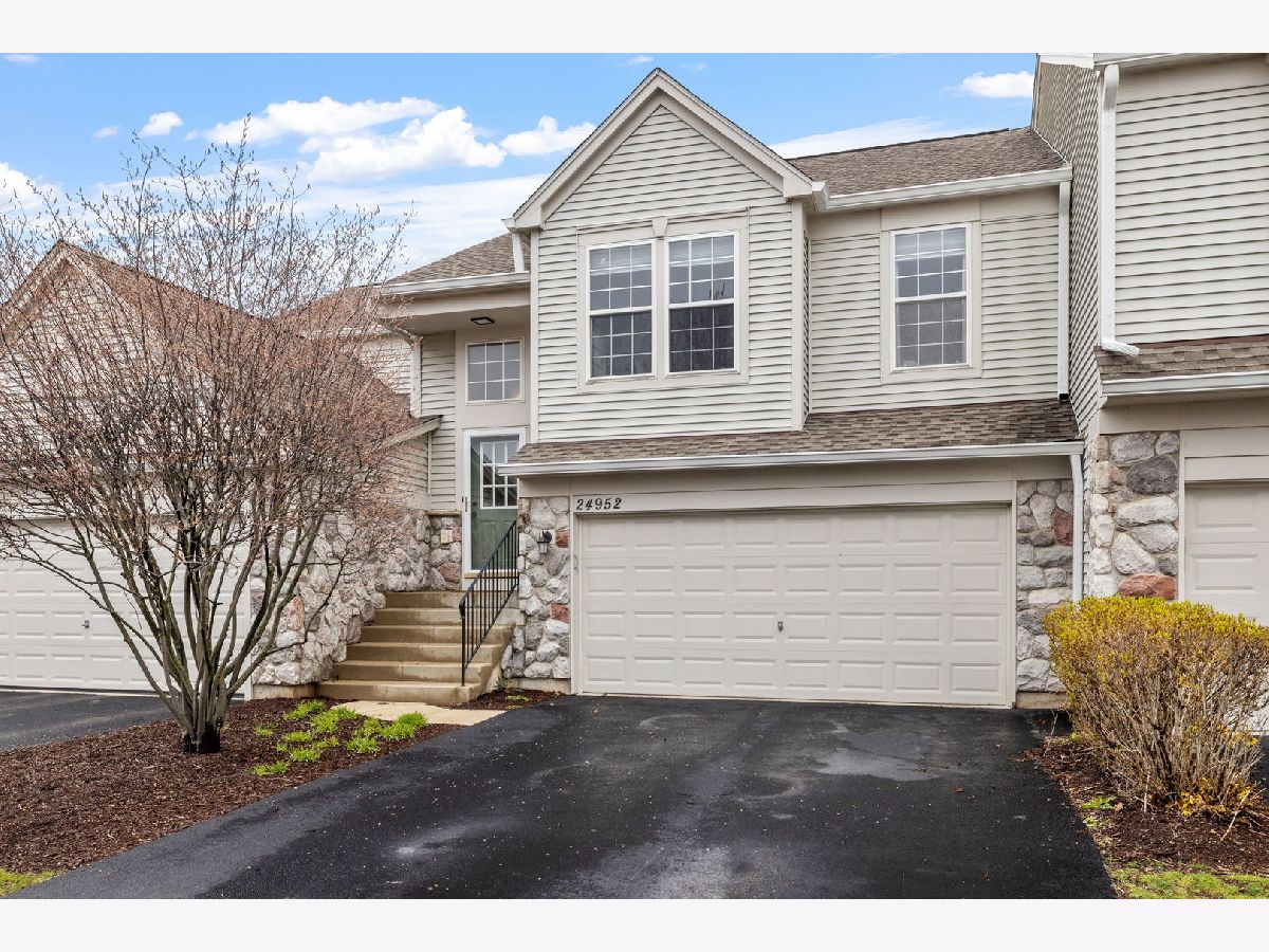 Townhomes & Condos Sold Townes Of Auburn Lakes Plainfield Illinois, 24952 Gates