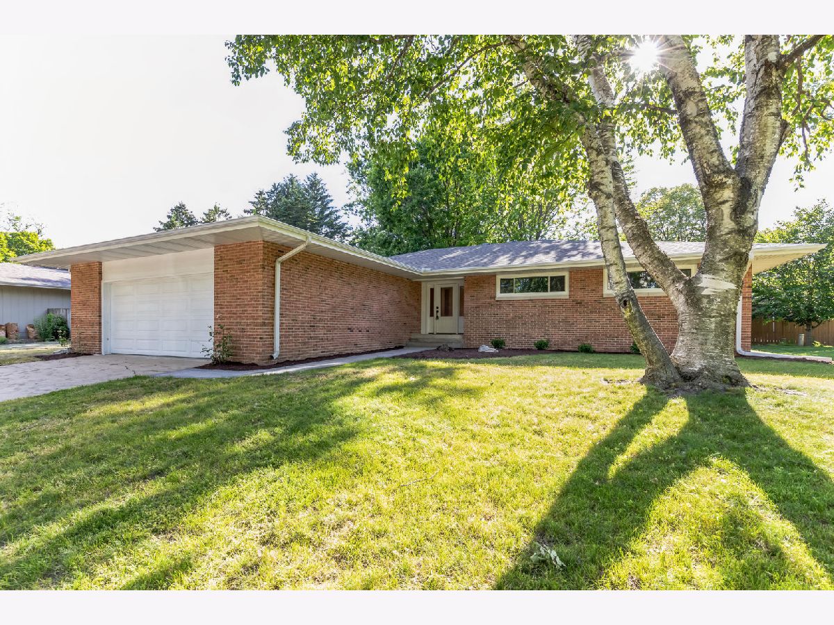 Homes & Condominiums Sold Devonshire Champaign Illinois, 2205 Noel