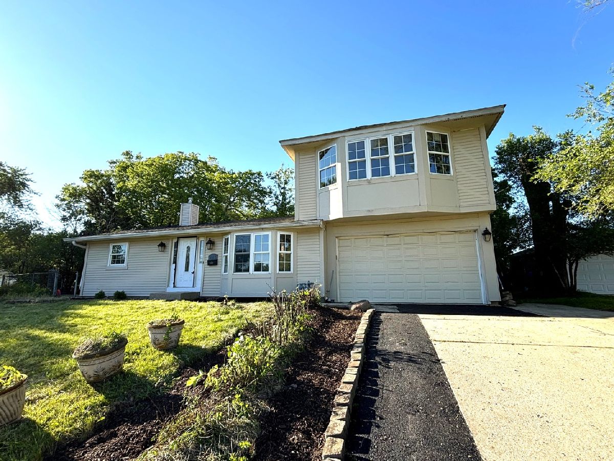 Homes Sold Lakewood Estates Carpentersville Illinois, 215 Harrison
