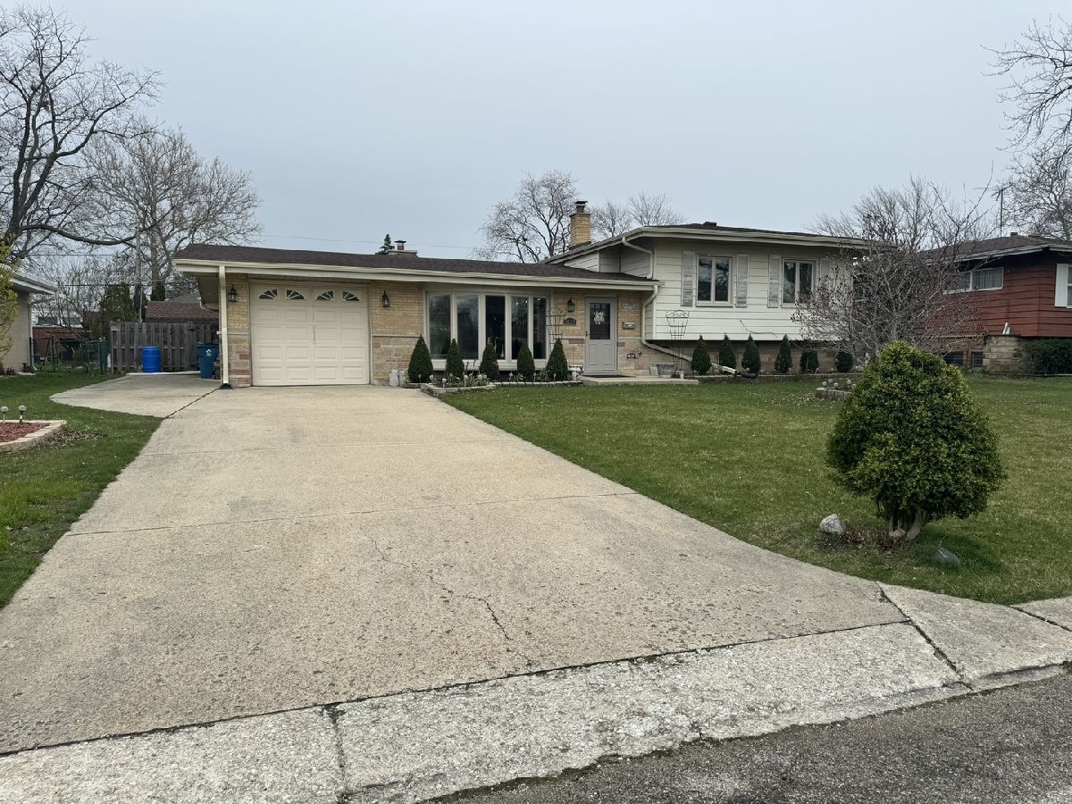  Sold Norwood Park Illinois, 5639 Manor
