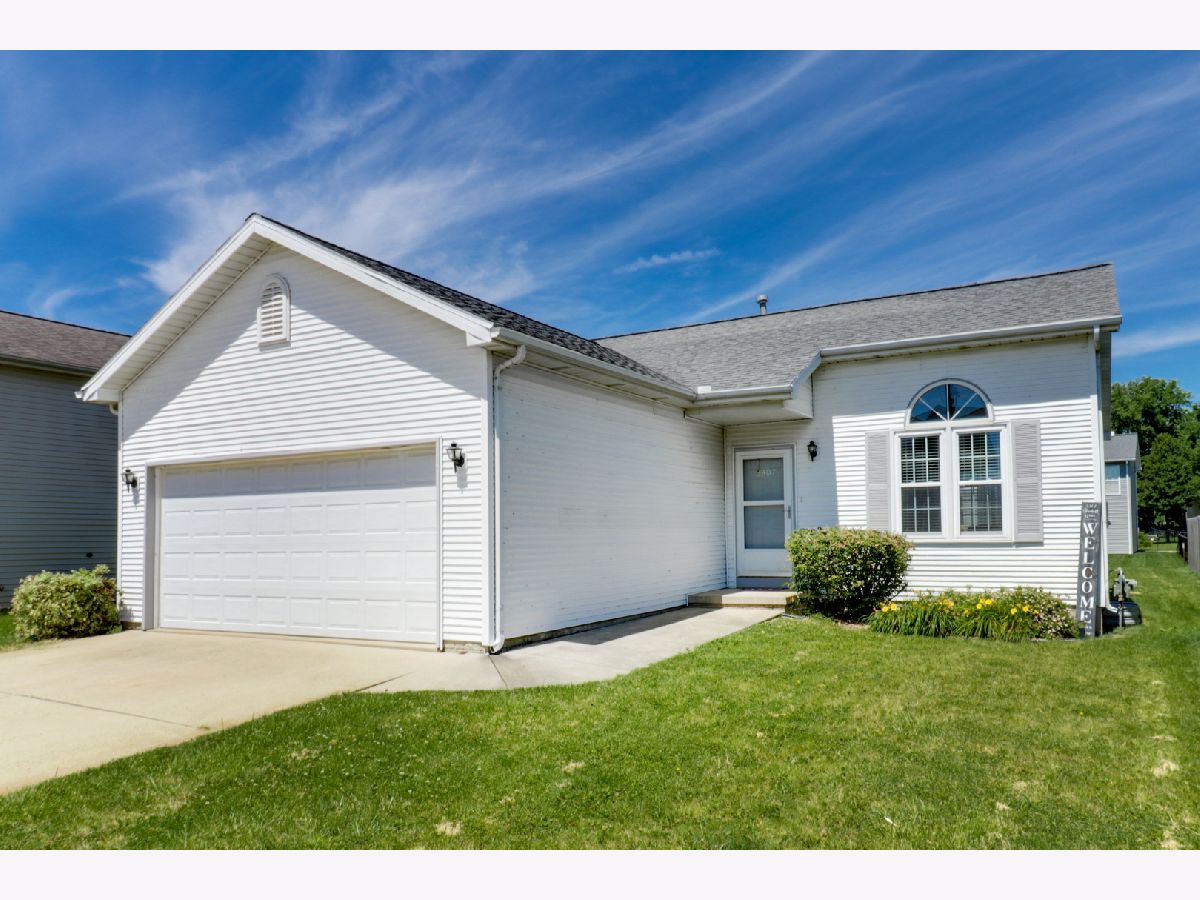 Homes & Condos & Townhomes Sold Beich Place Bloomington Illinois, 3907 Bluebell