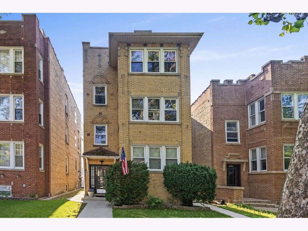 Homes & Condominiums Rented Arcadia Terrace Chicago Illinois, 5639 Artesian