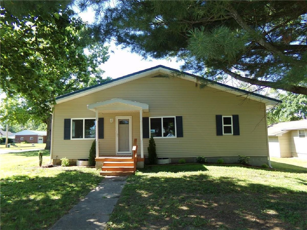  Sold Shelbyville Illinois, 700 North 2nd