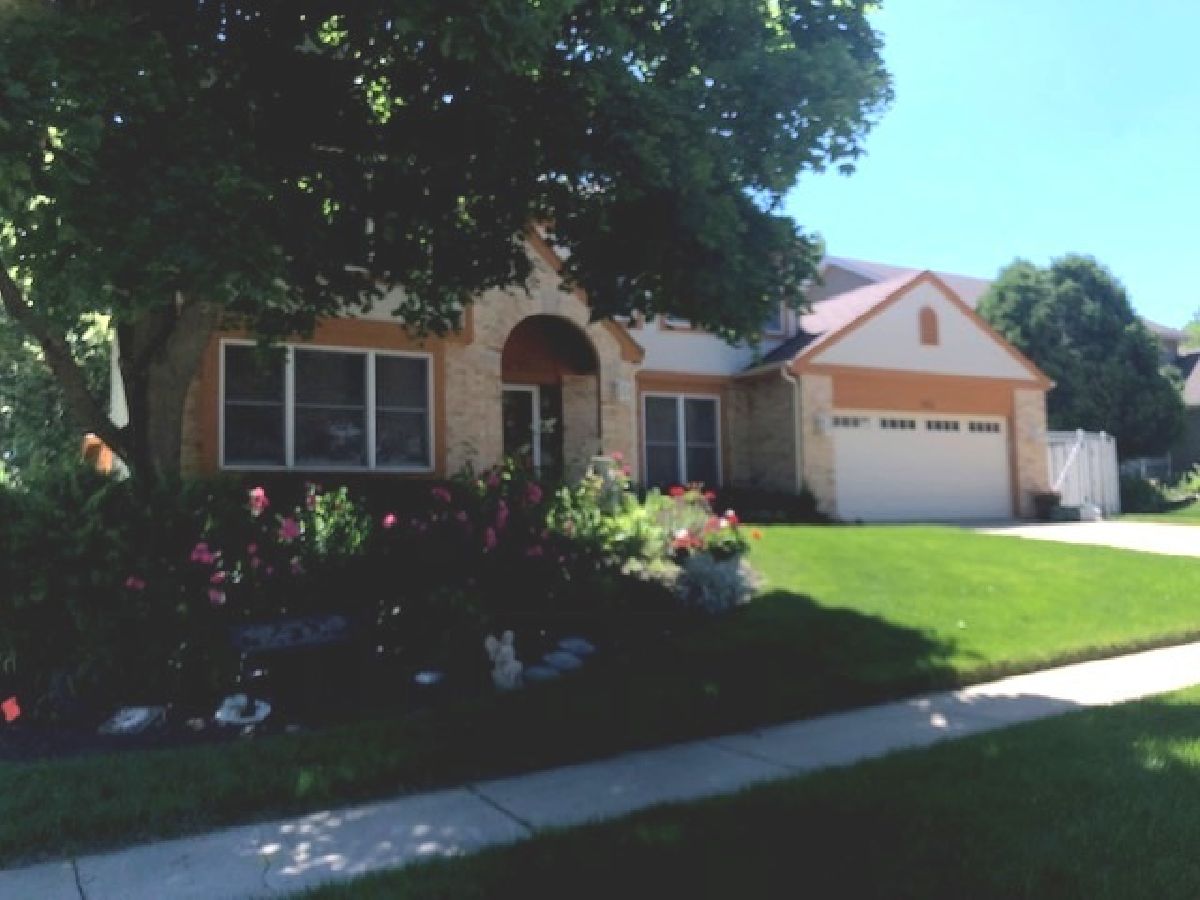 Homes Sold Mallard Ridge Lindenhurst Illinois, 165 Robincrest