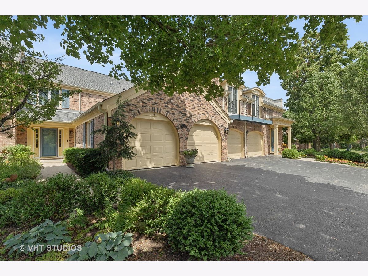 Townhomes & Condos & Homes Sold Ancient Tree Northbrook Illinois, 5 The Court Of Cobblestone