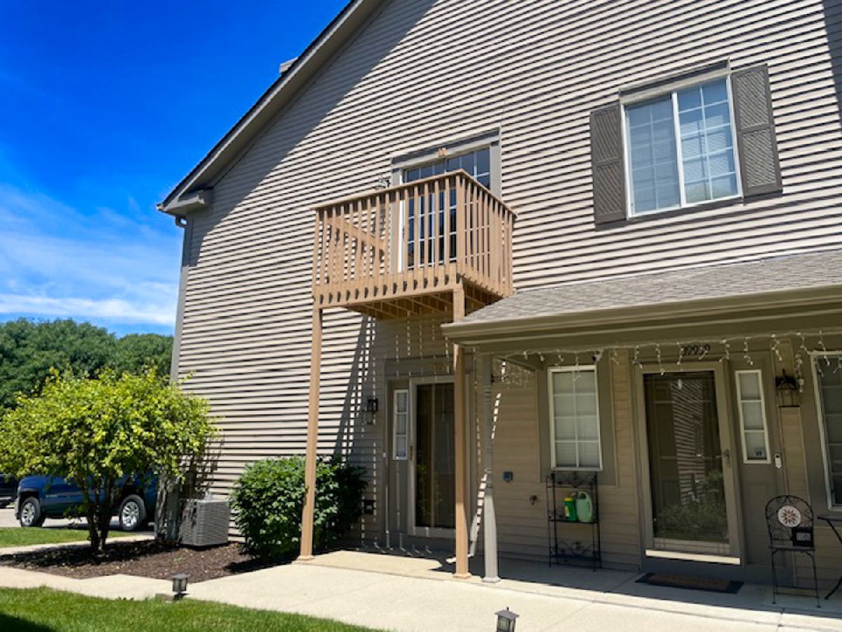 Townhomes & Condos & Homes Rented Fairway Greens Antioch Illinois, 39937 Hidden Bunker